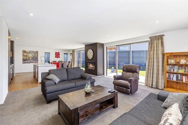 Photo of property in 50 Mo Street, Camborne, Porirua, 5026