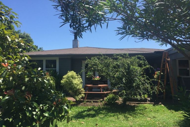 Photo of property in 17 Webb Place, Forrest Hill, Auckland, 0620