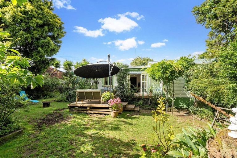 Photo of property in 80 Glen Road, Ranui, Auckland, 0612