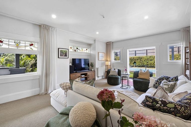 Photo of property in 8 Dorset Avenue, Westown, New Plymouth, 4310