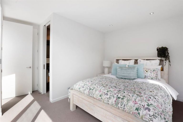 Photo of property in 18 Roa Road, Fendalton, Christchurch, 8041