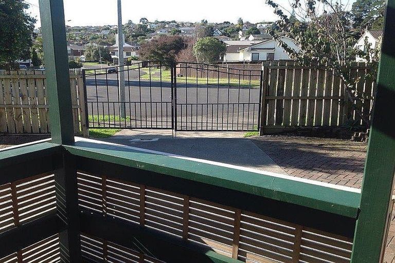 Photo of property in 48 De Quincey Terrace, Highland Park, Auckland, 2010