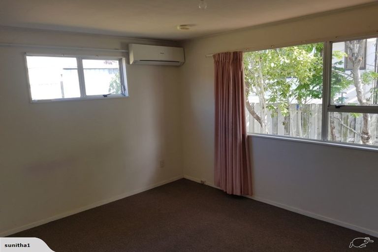 Photo of property in 4 Tacitus Place, Totara Vale, Auckland, 0629