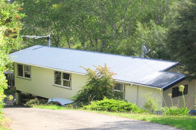 Photo of property in 1038 East Coast Road, Fairview Heights, Auckland, 0630
