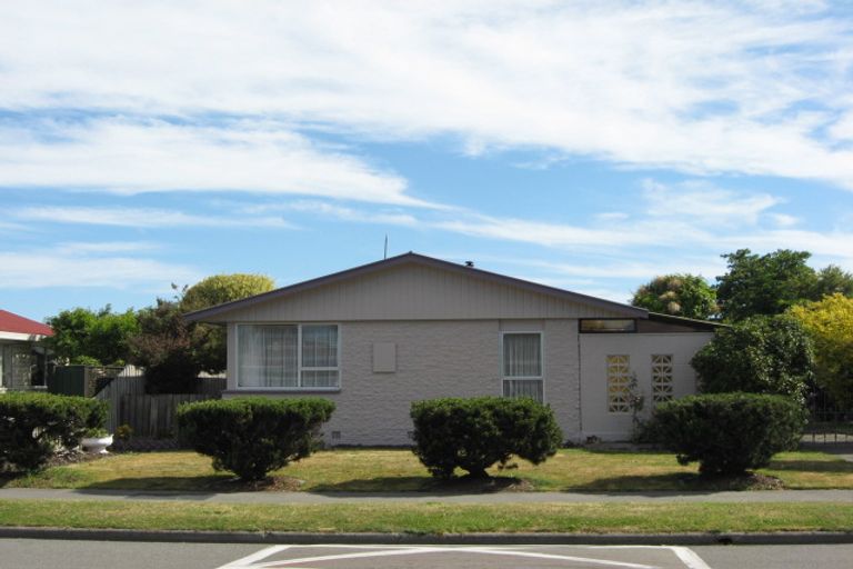 Photo of property in 23 Royal Park Drive, Parklands, Christchurch, 8083