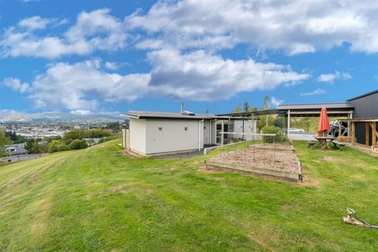 Photo of property in 17 Fairmile Drive, Kinmont Park, Mosgiel, 9024
