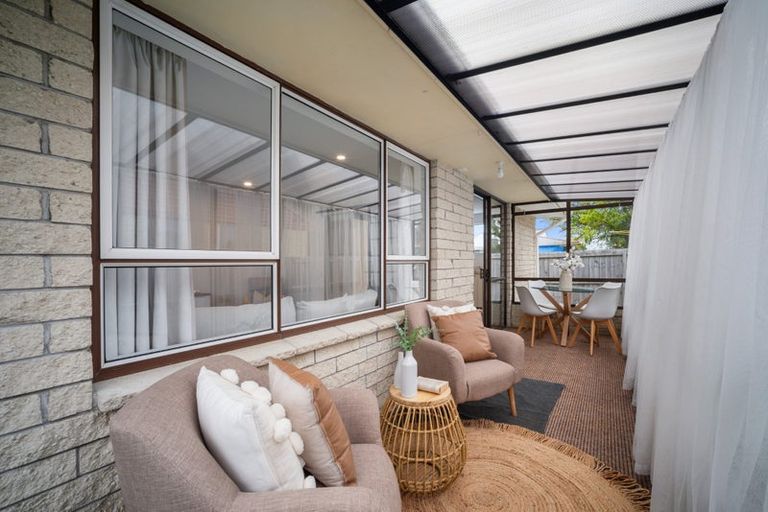 Photo of property in 2/32 Prestons Road, Redwood, Christchurch, 8051