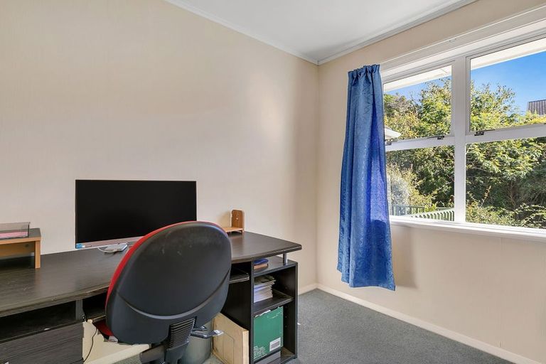 Photo of property in 25 Larsen Crescent, Tawa, Wellington, 5028
