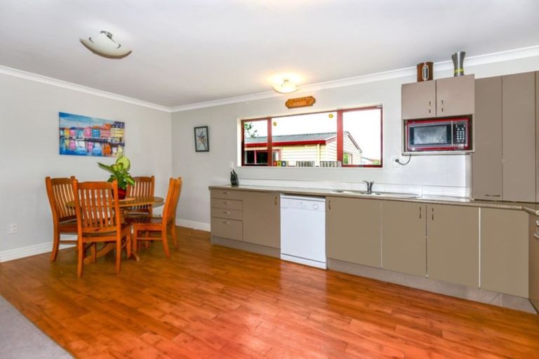 Photo of property in 14 Cross Street, Coalgate, 7673