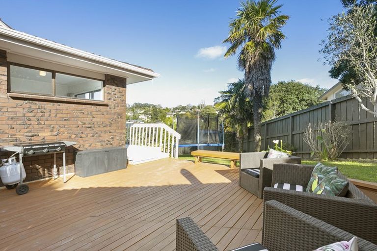 Photo of property in 2/5 Manaia Place, Mairangi Bay, Auckland, 0630