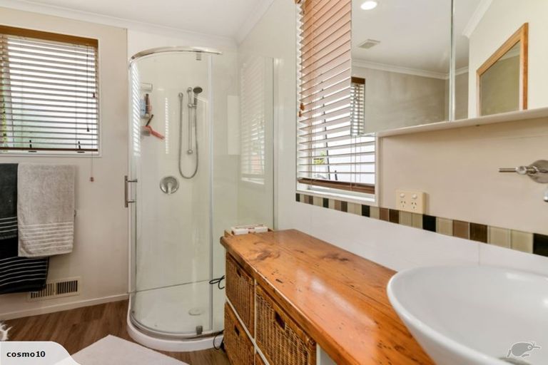 Photo of property in 16 Caulfield Place, Pukehangi, Rotorua, 3015