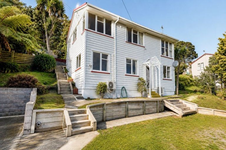 Photo of property in 17 Durham Street, Cannons Creek, Porirua, 5024