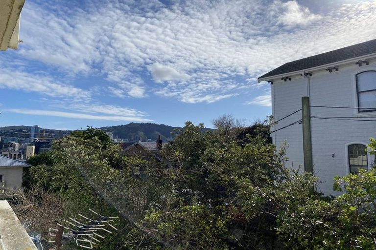 Photo of property in 5 Hawker Street, Mount Victoria, Wellington, 6011