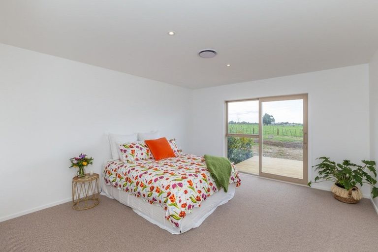 Photo of property in 435 Tararua Road, Levin, 5571