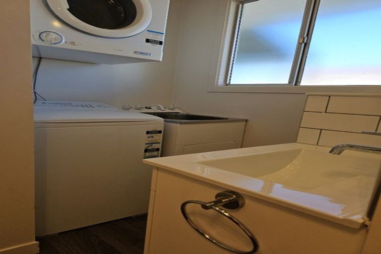 Photo of property in 35-37 Mana Esplanade, Paremata, Porirua, 5026