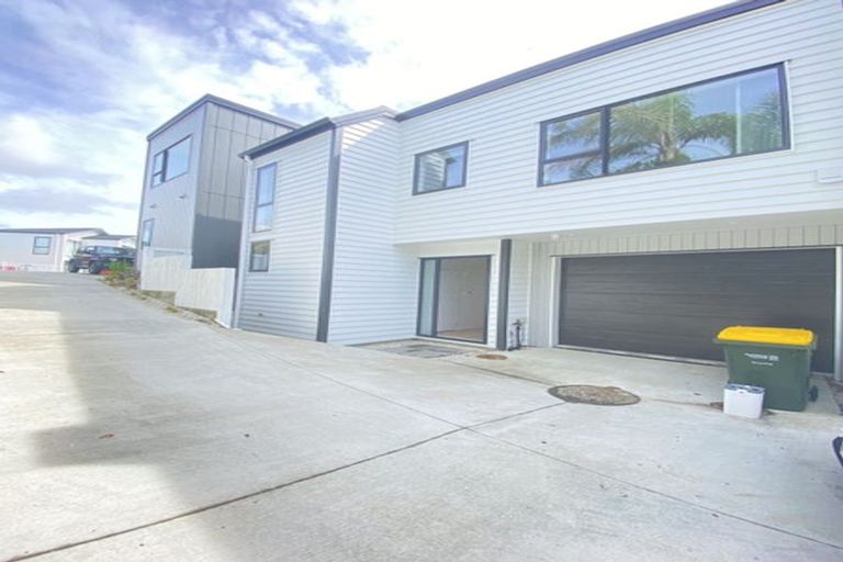 Photo of property in 2c Robin Lane, Browns Bay, Auckland, 0630