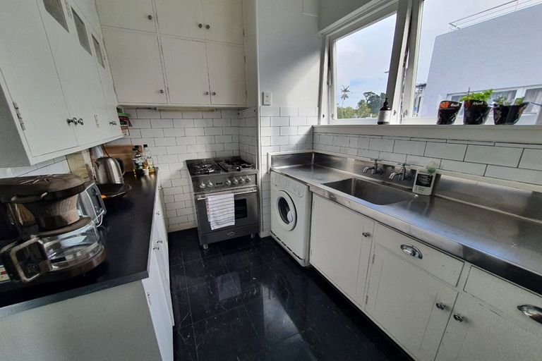 Photo of property in Illawarra Flats, 5/6 Brighton Road, Parnell, Auckland, 1052