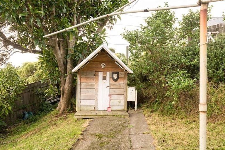 Photo of property in 29 Sidlaw Street, Strathmore Park, Wellington, 6022