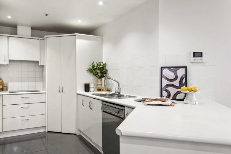 Photo of property in 3i/175 Hurstmere Road, Takapuna, Auckland, 0622