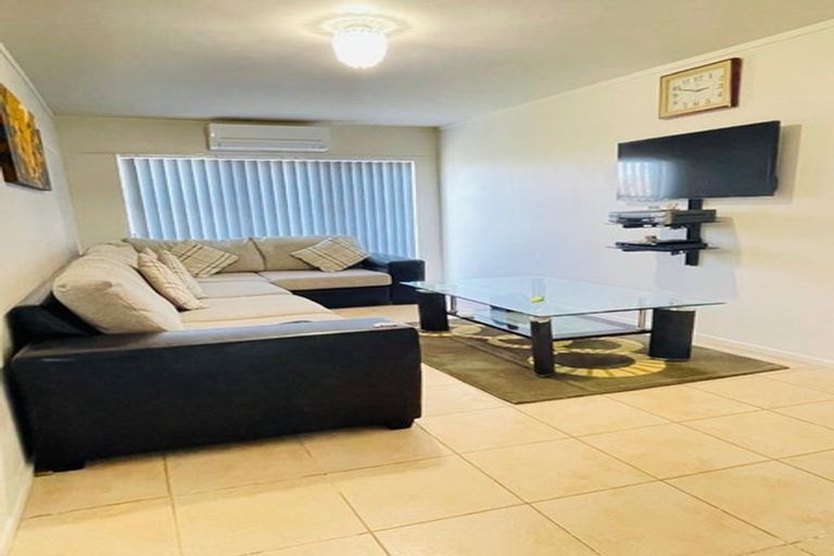 Photo of property in 31 Te Atatu Road, Te Atatu South, Auckland, 0610