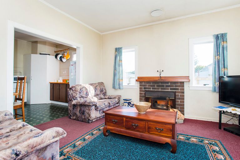 Photo of property in 16 De Lautour Road, Kaiti, Gisborne, 4010