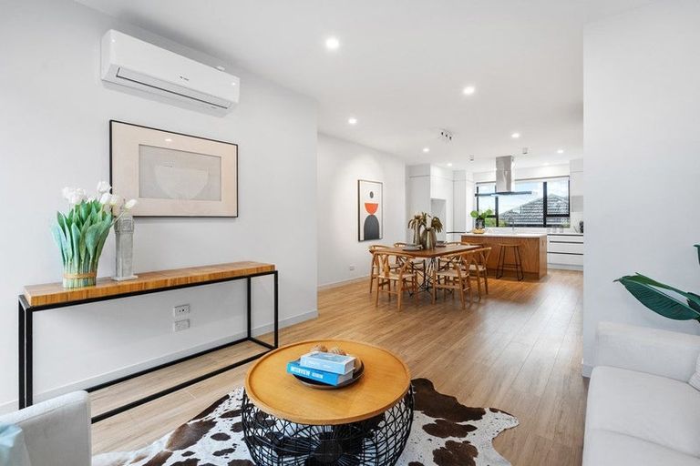 Photo of property in 4d Fowler Street, Northcote, Auckland, 0627