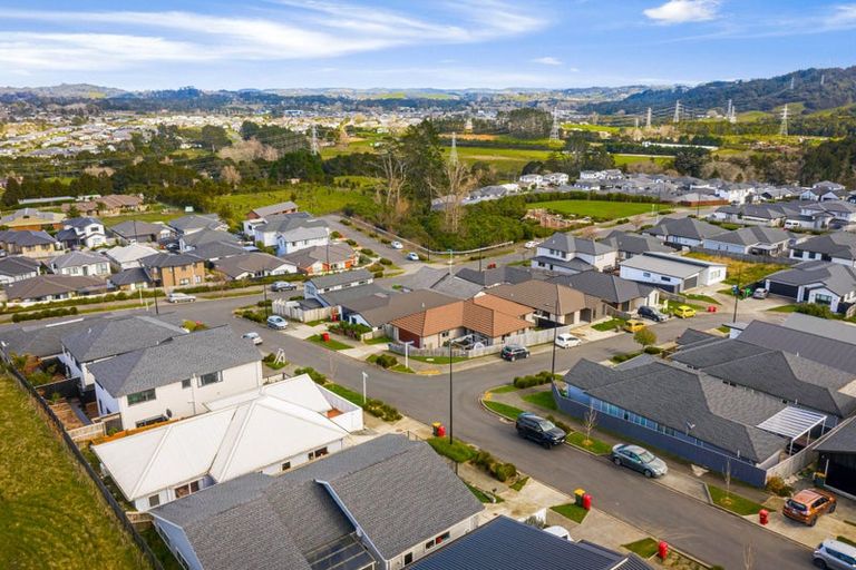 Photo of property in 1 Reserva Crescent, Kumeu, 0810