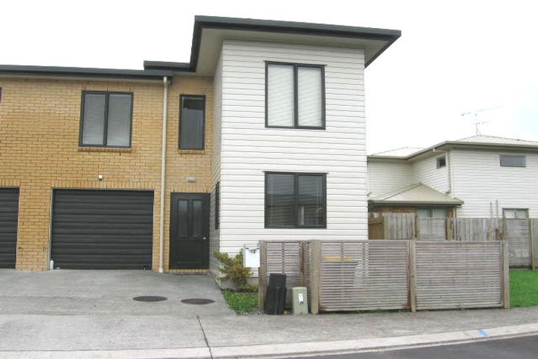 Photo of property in 12 Barnea Circle, Glen Eden, Auckland, 0602