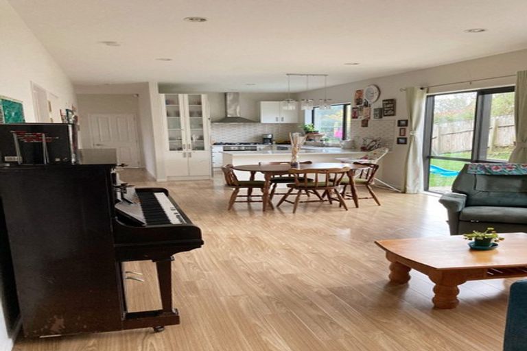 Photo of property in 67d Sabulite Road, Kelston, Auckland, 0602