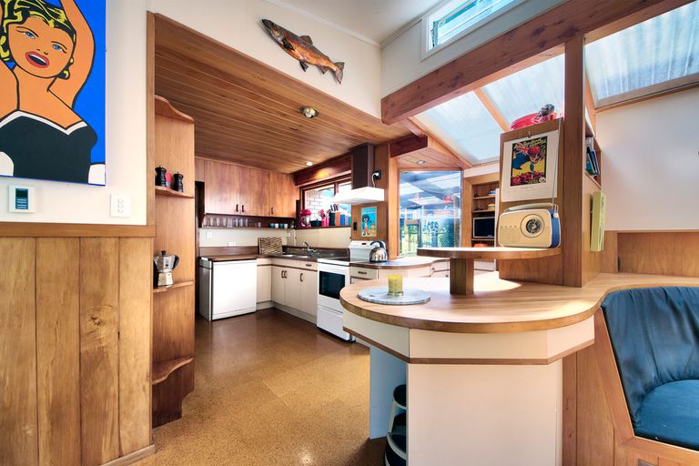 Photo of property in 12 Taraire Road, Titirangi, Auckland, 0604