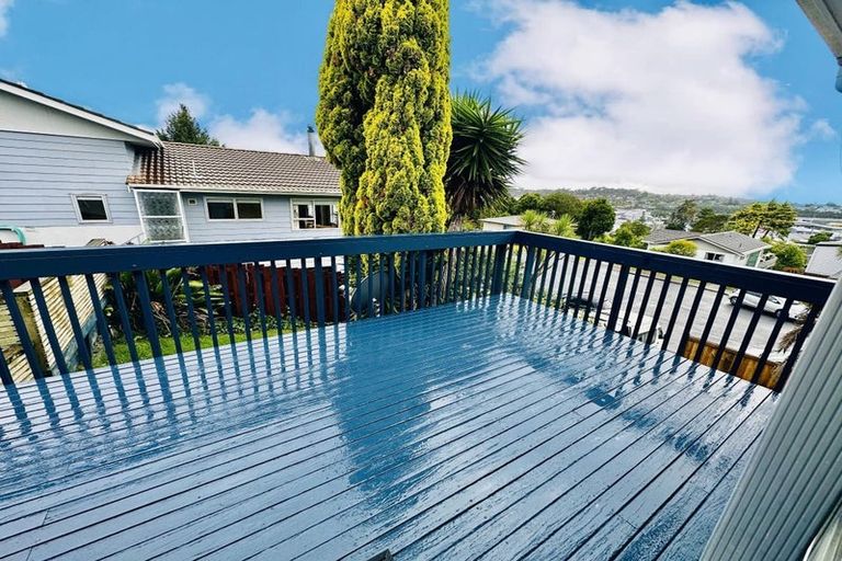 Photo of property in 10 Celeste Place, Totara Vale, Auckland, 0627