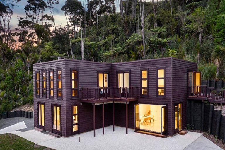 Photo of property in 231c Huia Road, Titirangi, Auckland, 0604