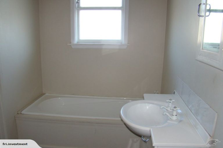 Photo of property in 214 Wainoni Road, Avondale, Christchurch, 8061