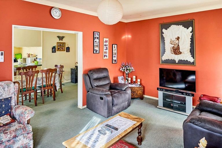 Photo of property in 4 Cambridge Street, Tawa, Wellington, 5028