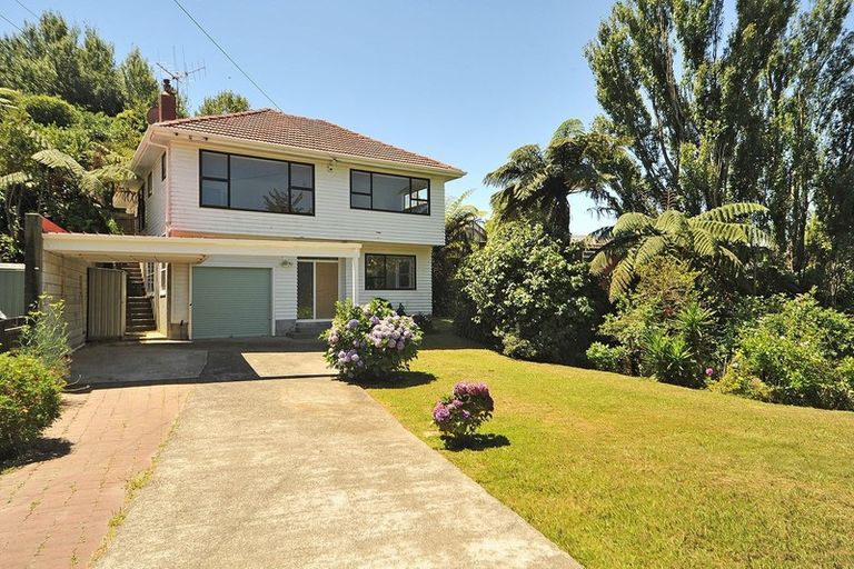 Photo of property in 20 Lyndhurst Road, Tawa, Wellington, 5028