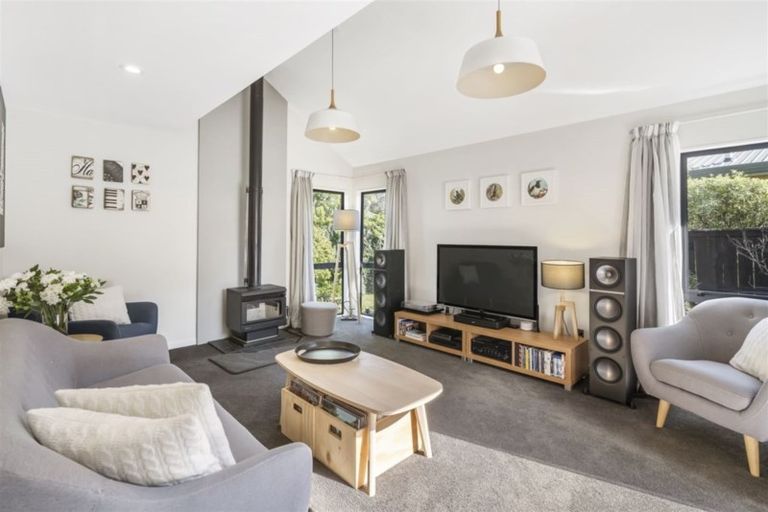 Photo of property in 2/8 Phillip Parade, Forrest Hill, Auckland, 0620