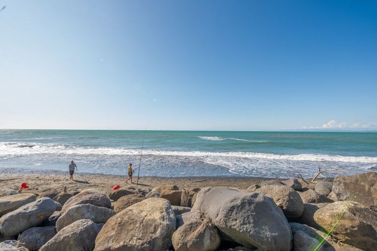 Photo of property in 121 Eighth Avenue, Urenui, 4377