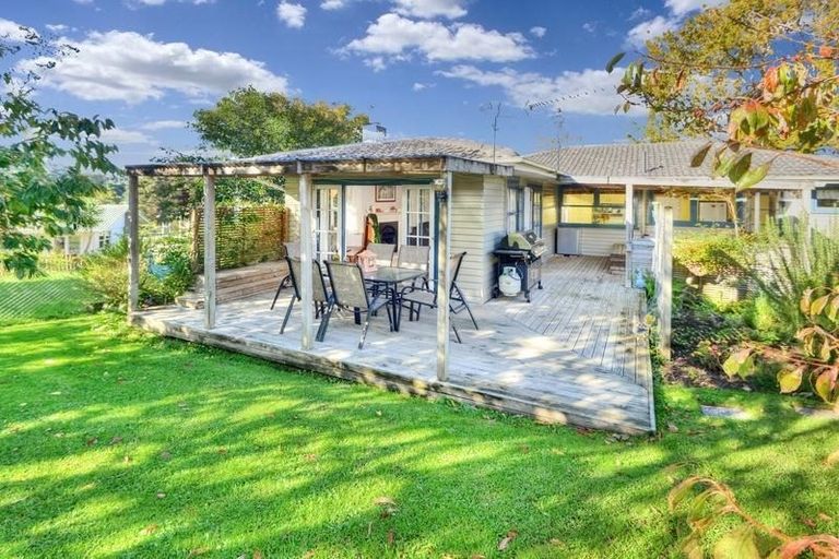 Photo of property in 8 Normanton Street, Glenfield, Auckland, 0629