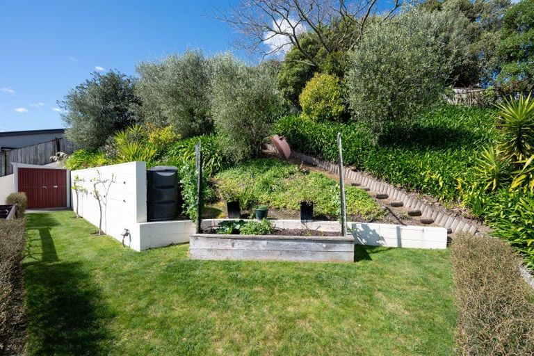 Photo of property in 15 Iona Road, Havelock North, 4130