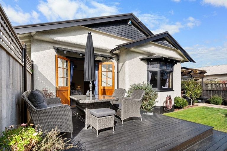 Photo of property in 102 Somerfield Street, Somerfield, Christchurch, 8024