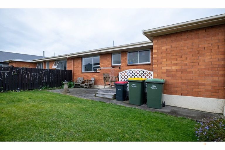 Photo of property in 1 Oxford Street, Waimate, 7924