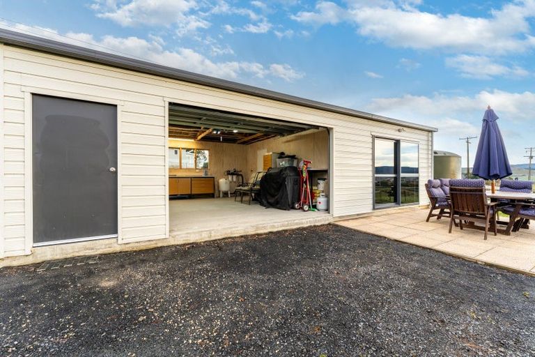 Photo of property in 28 Lakeview Street, Waihola, 9073