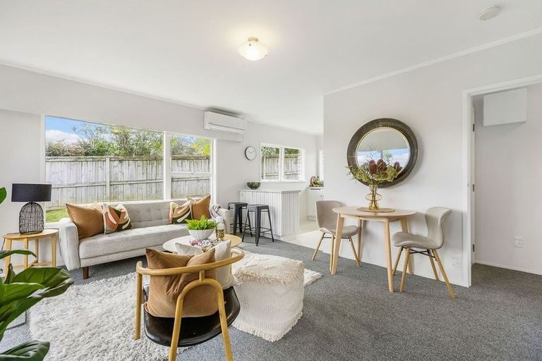 Photo of property in 1/6 Segedin Place, Glenfield, Auckland, 0629