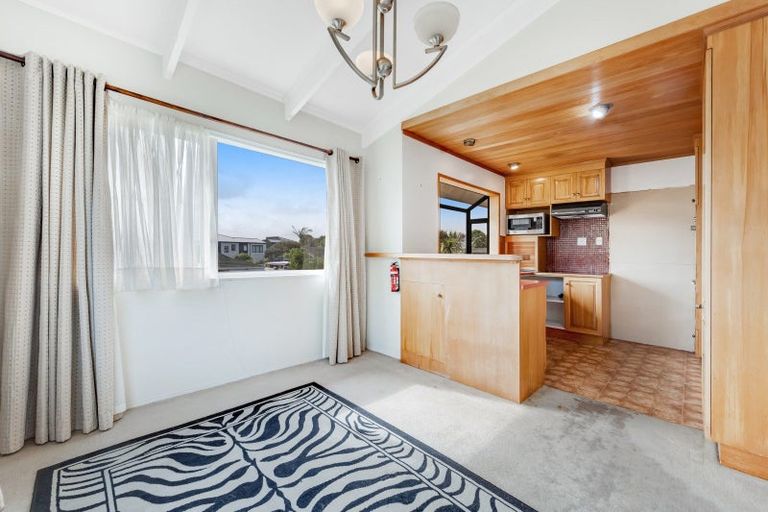 Photo of property in 9 Kurnell Drive, Botany Downs, Auckland, 2010