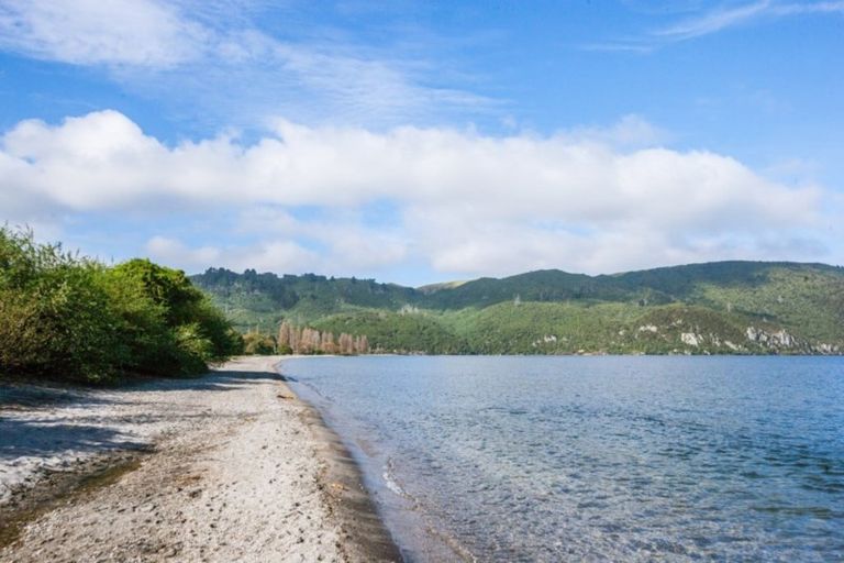 Photo of property in 21 Ogilvie Road, Kinloch, Taupo, 3377