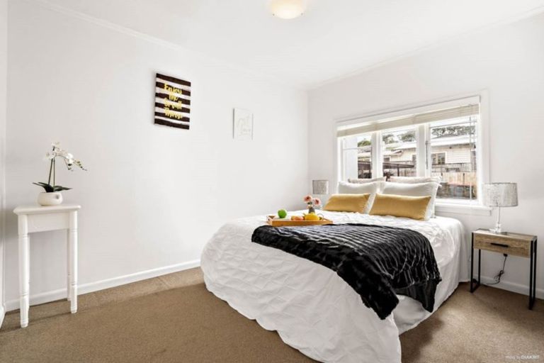 Photo of property in 26a Chedworth Drive, Glenfield, Auckland, 0629