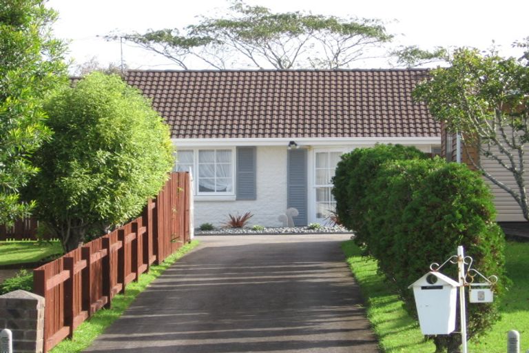 Photo of property in 5 Rene Place, Sunnyhills, Auckland, 2010