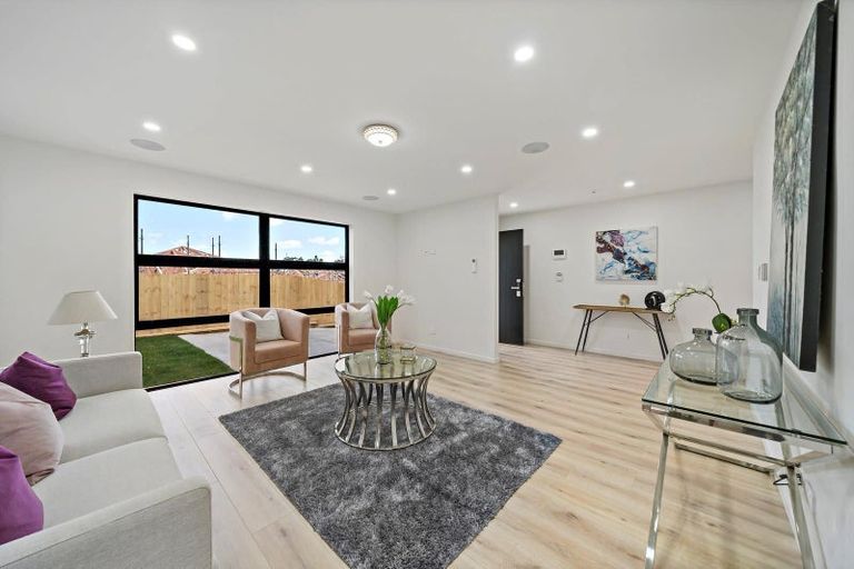 Photo of property in 11 Tawapou Close, Massey, Auckland, 0614