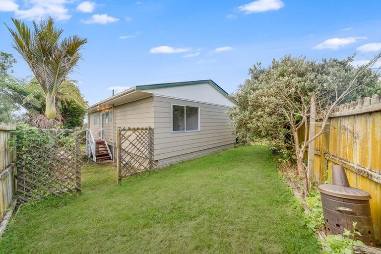 Photo of property in 1/2 Netherlands Avenue, Kelston, Auckland, 0602