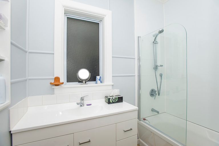 Photo of property in 16 De Lautour Road, Kaiti, Gisborne, 4010